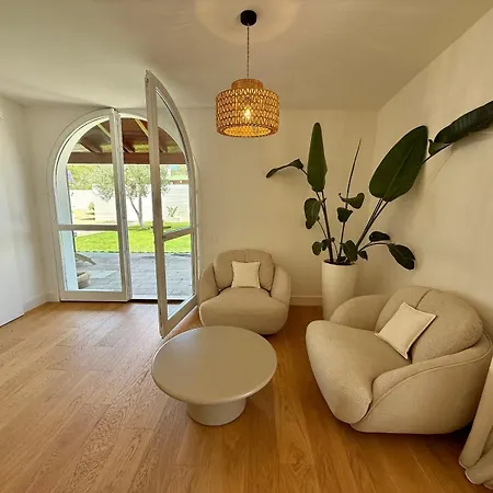 Seafront Foxy 50 Villa