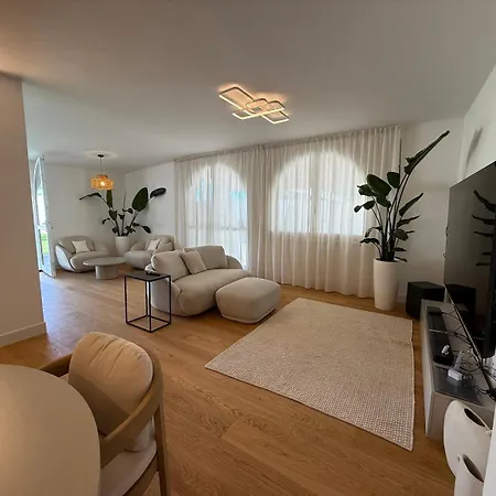 Villa Seafront Foxy 50 *