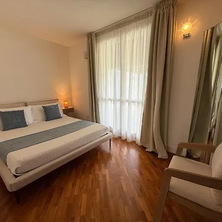 Seafront Foxy 50 Villa *